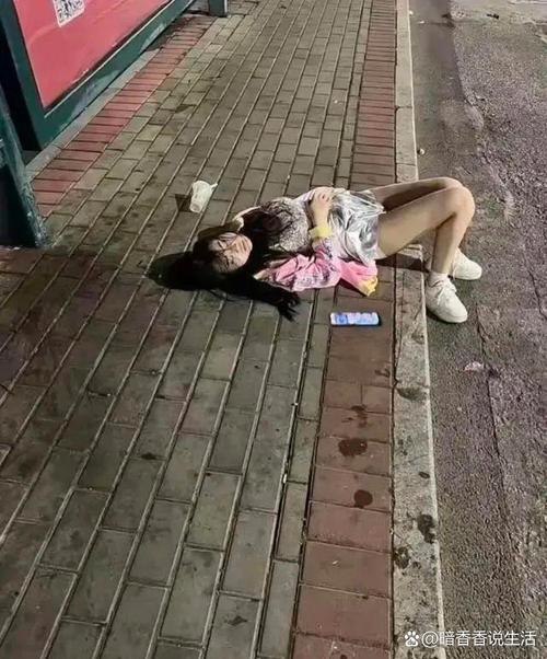 “成都自缢女子为外卖骑手”不实