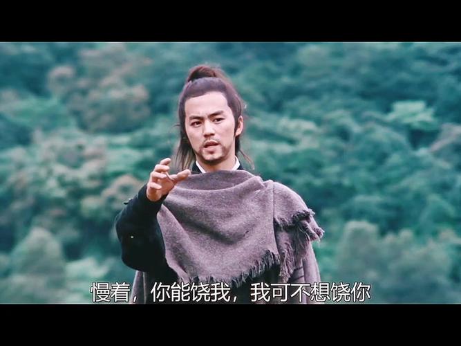 男子在林中发现“剑阵”