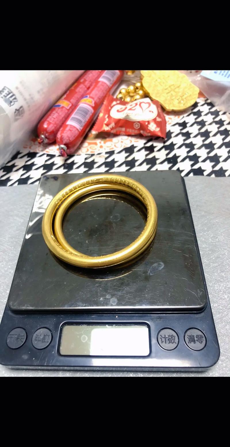 埃及3000年前法老金镯被卖不到3万