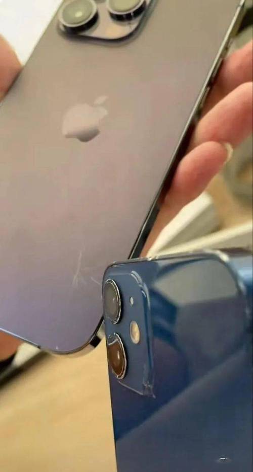 新iPhone被吐槽有划痕凹陷 客服回应