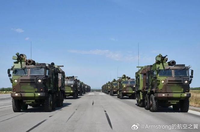 塞尔维亚举行“团结的力量”阅兵式