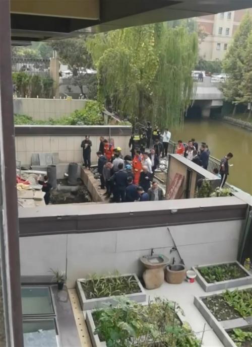 业主私挖地下室挖通河道系谣言