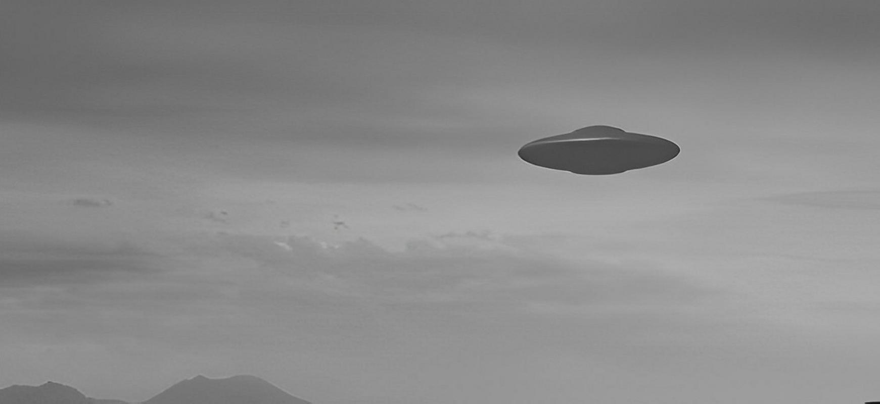美国洛杉矶上空现V形“UFO”