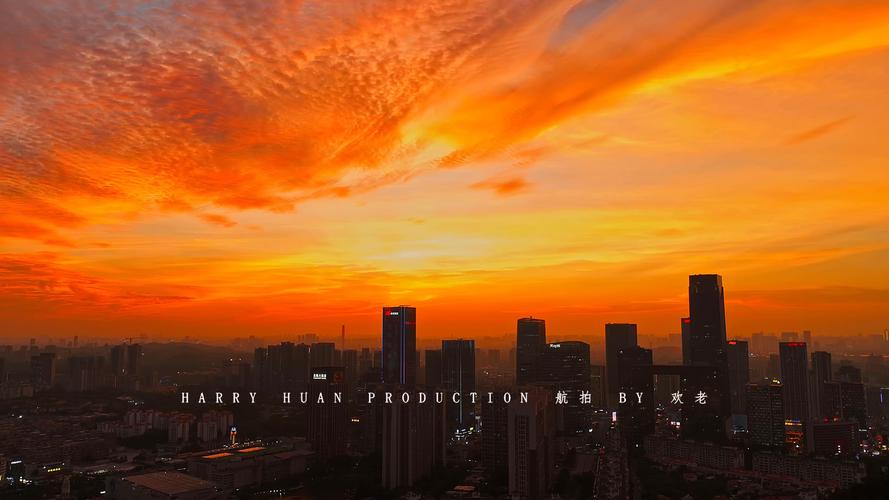 台风即将登陆 珠海天空现绚烂晚霞
