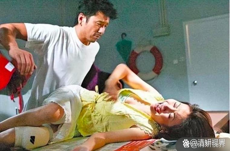 疑追风观浪 香港一对母子被卷入海