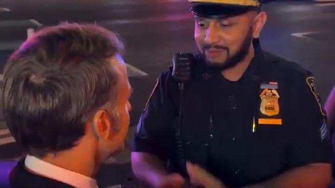马克龙被美警察拦下 当场打给特朗普
