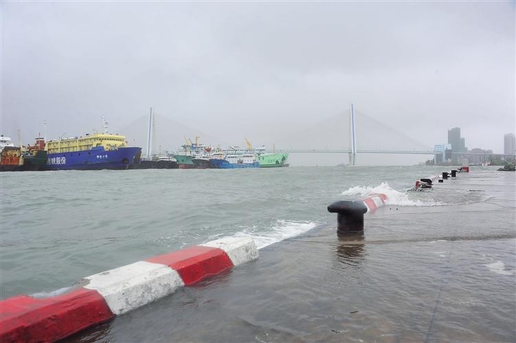 珠海海水倒灌流入地下车库