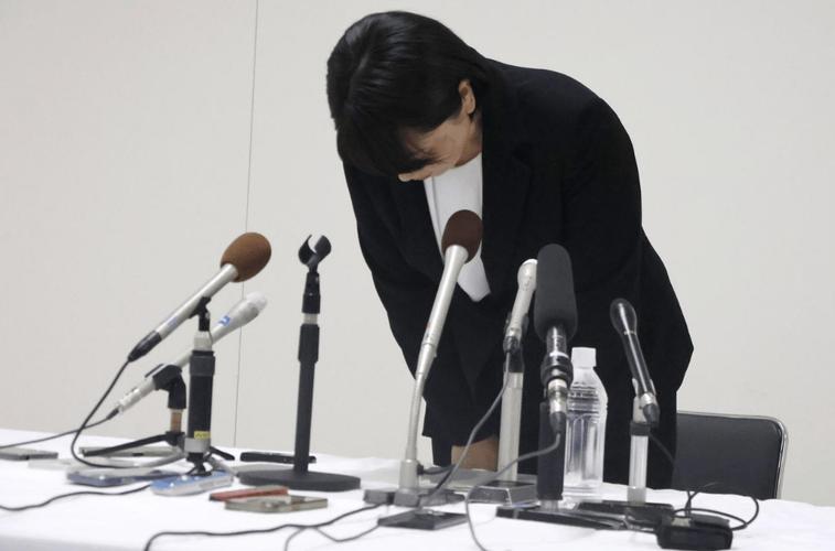日本女市长多次与男下属进酒店