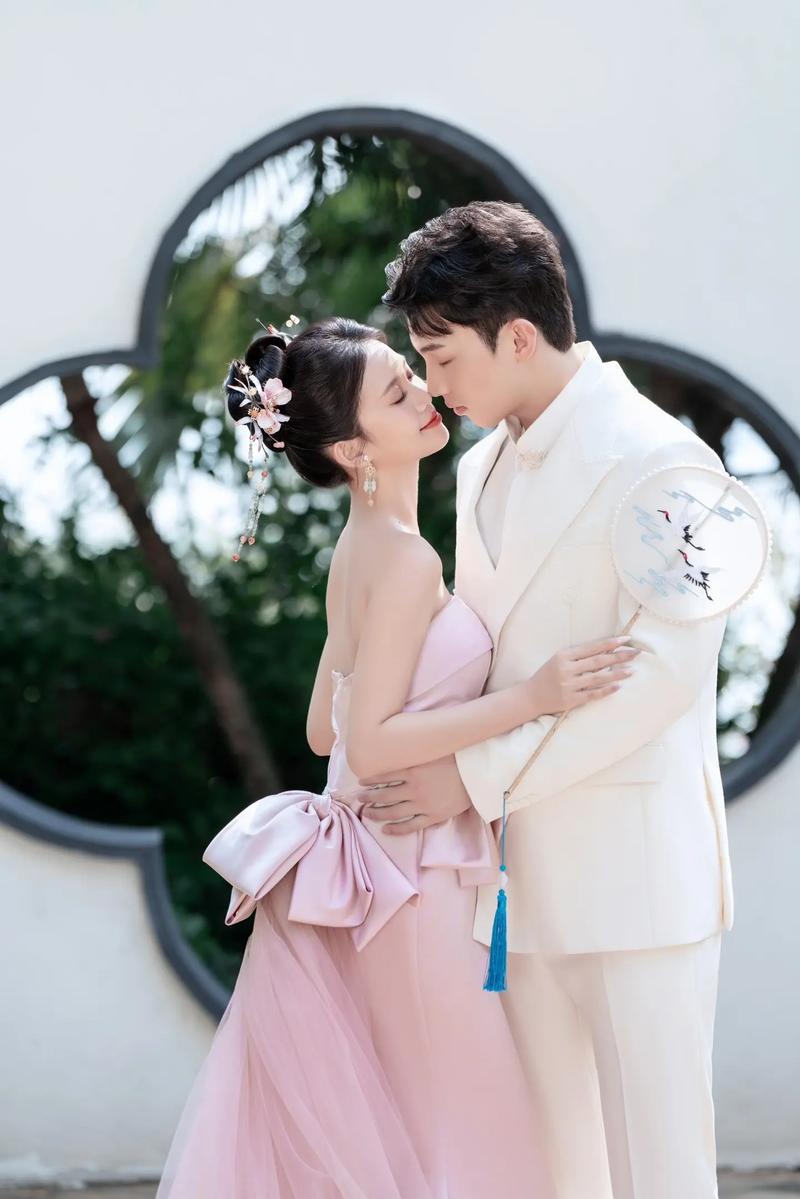 4年前拍的婚纱照打开发现是别人