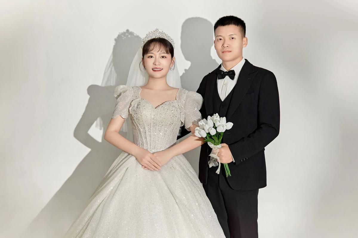 4年前拍的婚纱照打开发现是别人