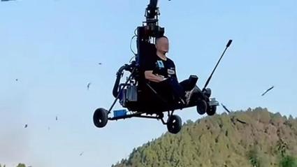 网红直播时坠机身亡：飞机突然失控