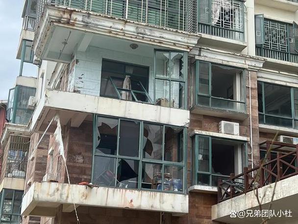 网民用AI生成台风损毁房屋图片被罚