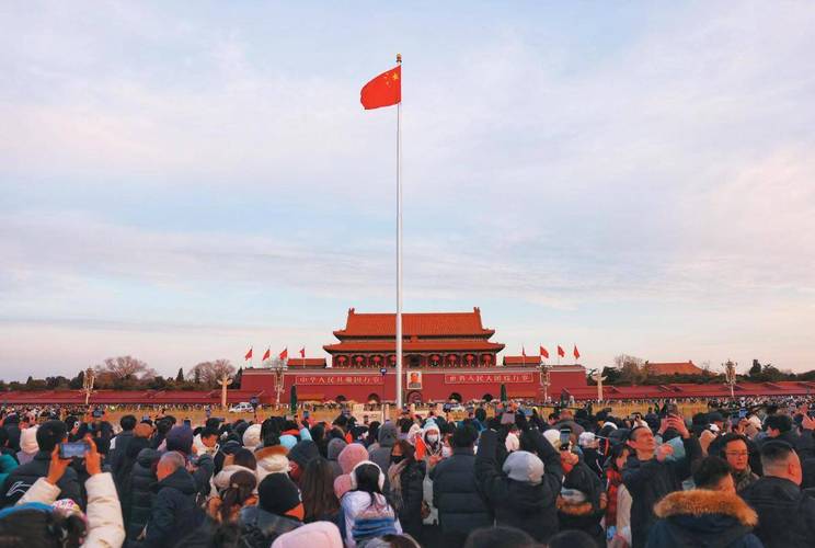 天安门广场举行国庆升旗仪式