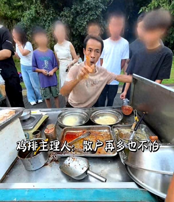 江西鸡排家族10个摊位都排长队