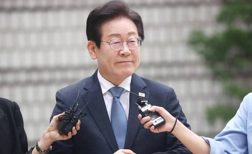 李在明阅兵时强调自主国防