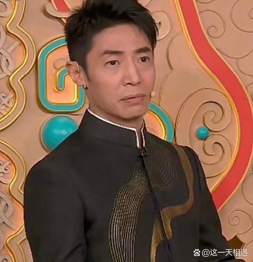 撒贝宁在“中国第一麦”之乡剥花生