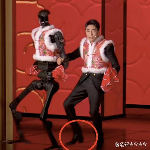 撒贝宁在“中国第一麦”之乡剥花生