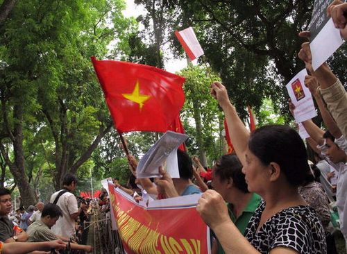 中使馆回应韩少数势力举行反华游行