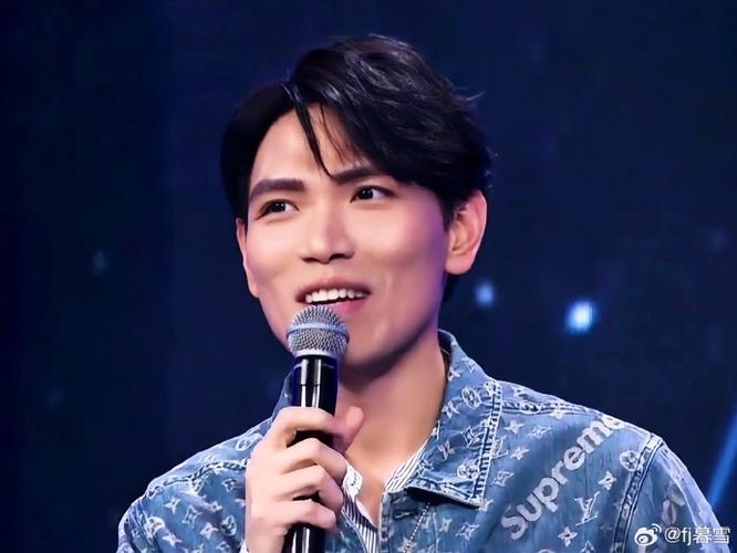 杨宗纬右手骨裂肋骨断裂 本人回应