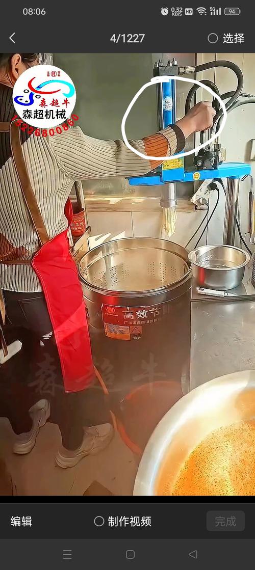 快餐店回应员工用筷子桶装水擦桌椅