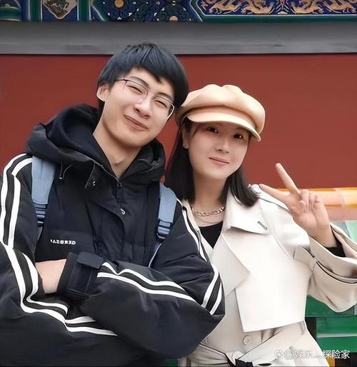 庞众望回应女友晒“结婚登记照”