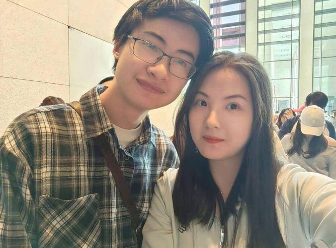 庞众望回应女友晒“结婚登记照”