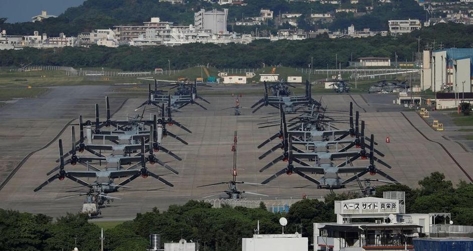 美运输机在日本自卫队基地紧急着陆