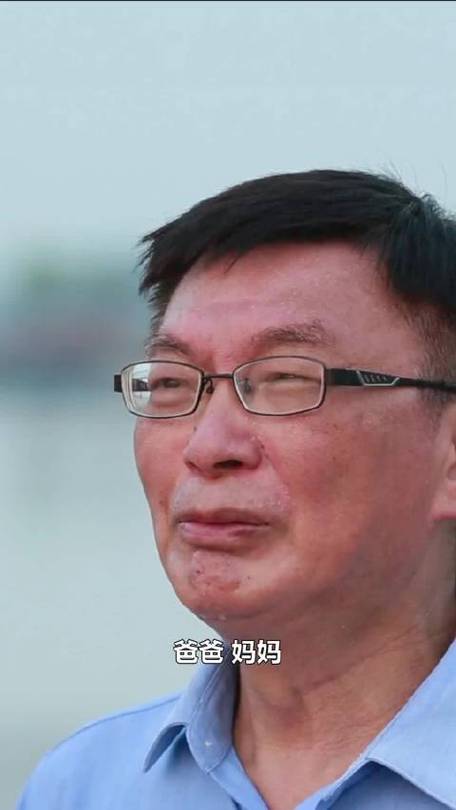 苑举正上节目晒华为新款手机