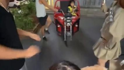 尧仔炒粉店老板抡铲4小时没停手