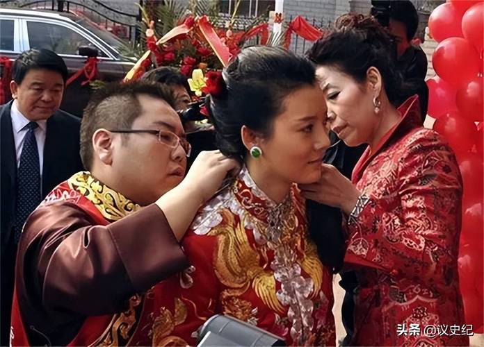 摄影师接下多地新人同日婚单后失联