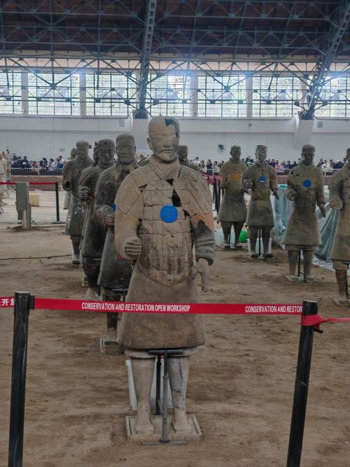兵马俑景区只见人头不见俑