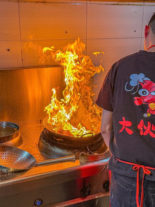 这种碗盛上热油就是“炸弹”