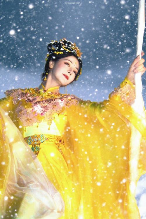 迪丽热巴嫦娥造型像神女下凡