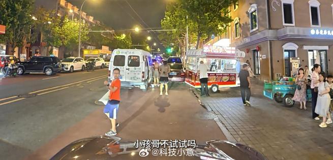 老外成青甘大环线“显眼包”