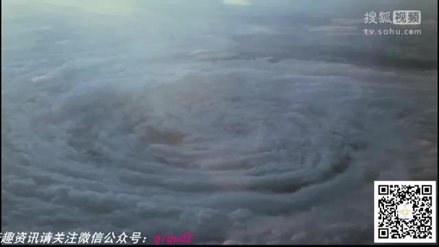 日本一飞机穿越台风眼拍下震撼画面