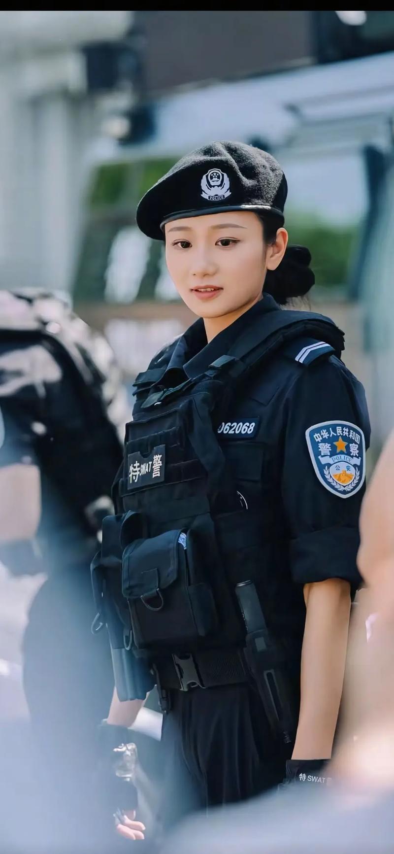 上海女学警“图图警官”火出圈