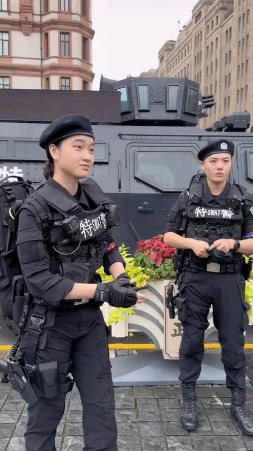上海女学警“图图警官”火出圈