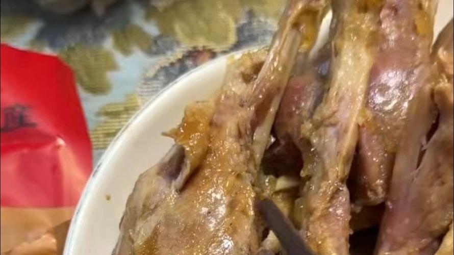 销售的烧鸡有七条鸡腿?商家回应