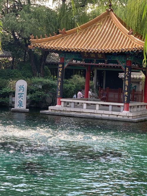 景区：趵突泉下没水泵但确有水管