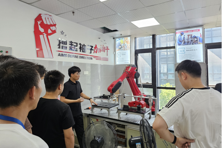 本科生“回炉”上技校越来越香了