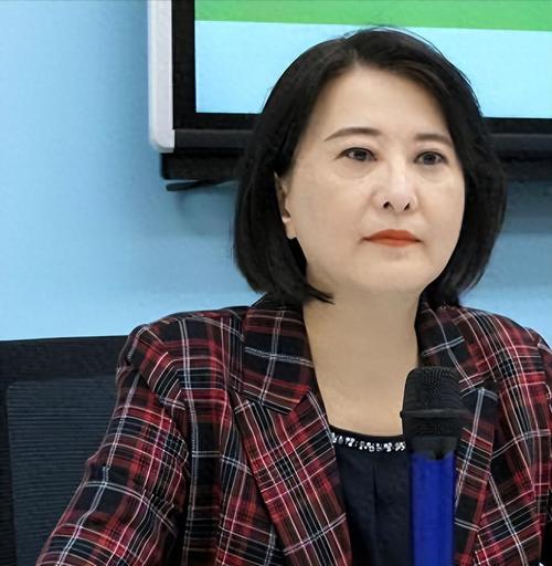 王鸿薇驳斥助理索贿指控