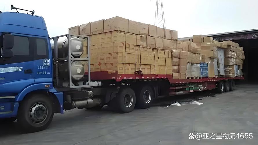 山姆配送员电动车挂满大件货物