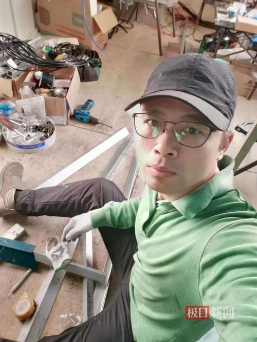 男子花近30万自制重卡房车出游