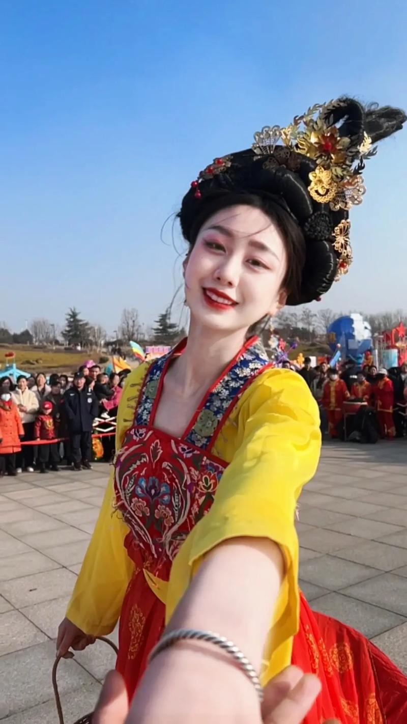 西安“不倒翁小姐姐”正式复出