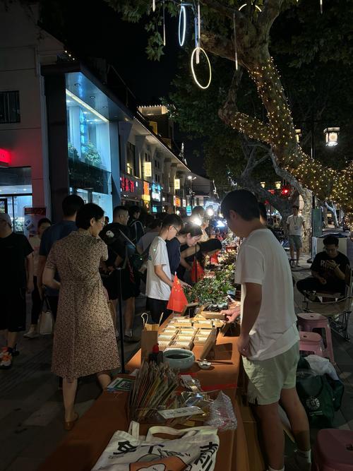 苏州“十全街大馋狗”被全网围观