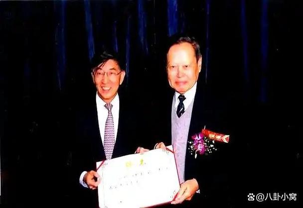 清华大学设杨振宁吊唁处