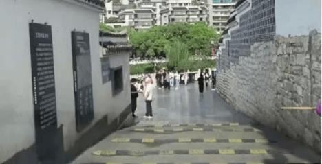 贵州一20米下坡路装了16条减速带