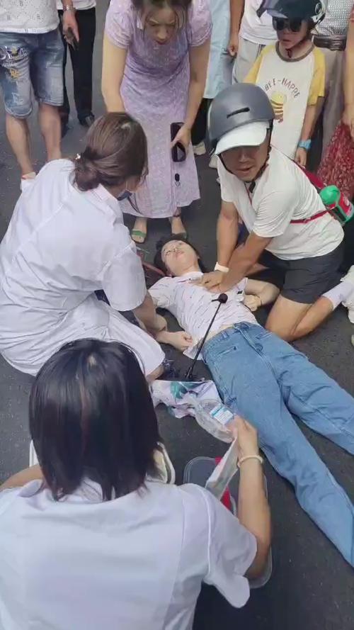 男子凌晨听到呼救发现一女子被勒昏
