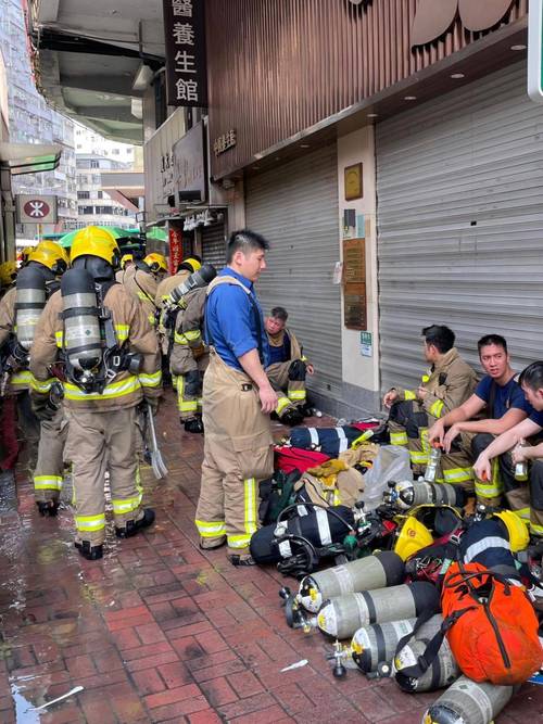 香港中环突发大火 一大楼陷入火海
