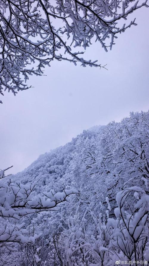 北京山区下雪了